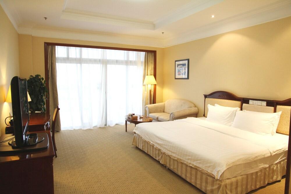 Xiamen International Seaside Hotel -Hotel Corridor Leads To The Stone Exhibition Hall מראה חיצוני תמונה