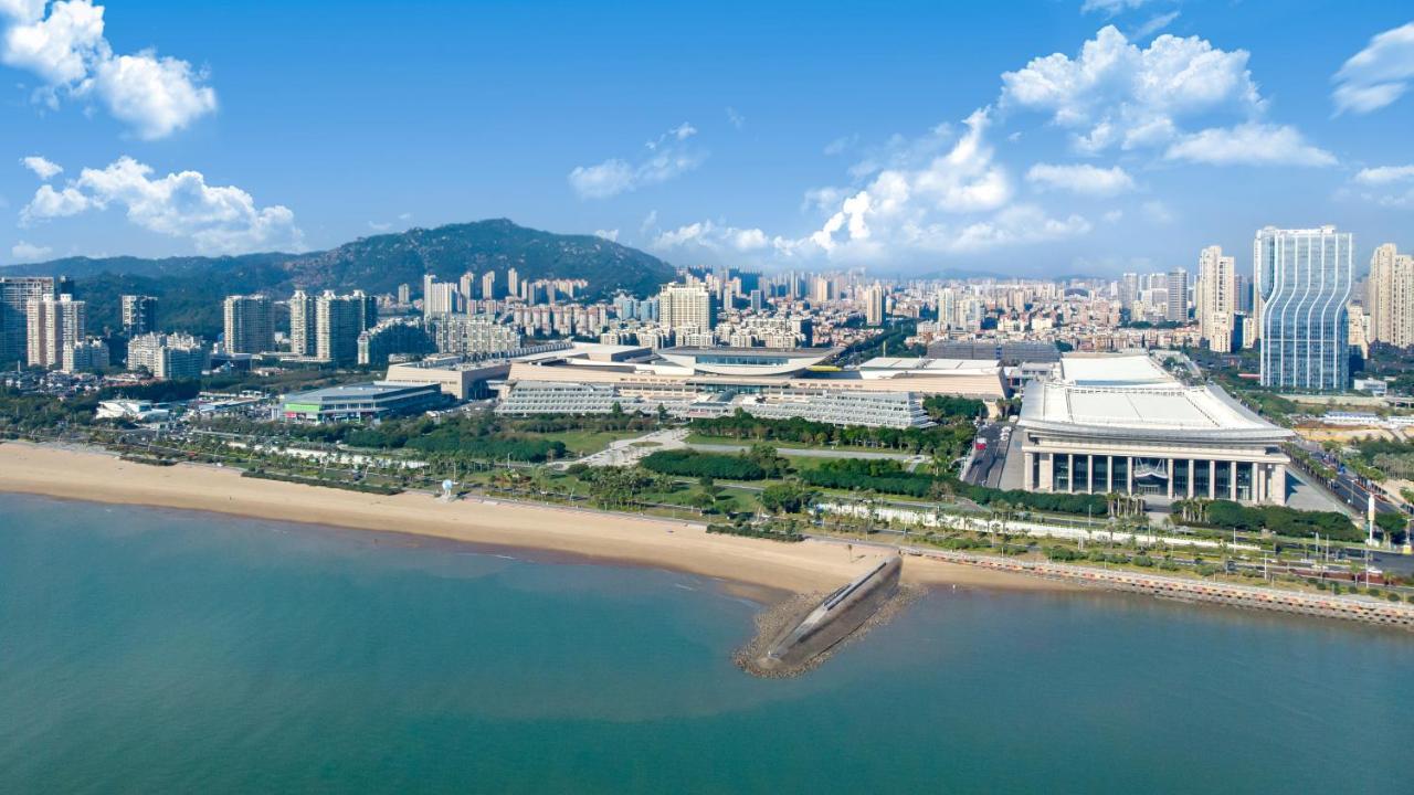Xiamen International Seaside Hotel -Hotel Corridor Leads To The Stone Exhibition Hall מראה חיצוני תמונה