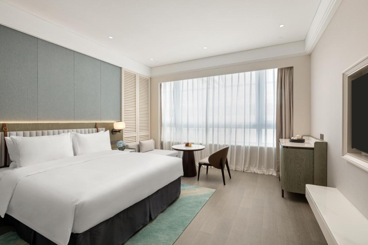 Xiamen International Seaside Hotel -Hotel Corridor Leads To The Stone Exhibition Hall מראה חיצוני תמונה