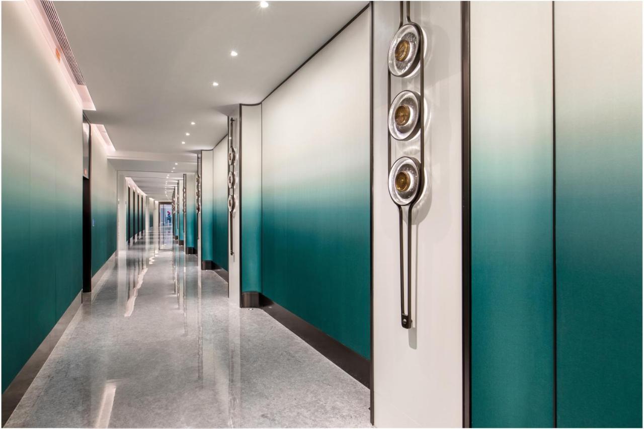 Xiamen International Seaside Hotel -Hotel Corridor Leads To The Stone Exhibition Hall מראה חיצוני תמונה