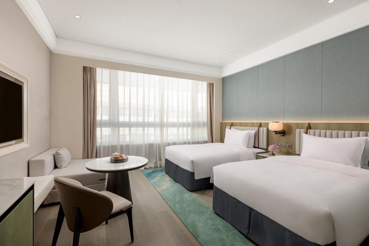 Xiamen International Seaside Hotel -Hotel Corridor Leads To The Stone Exhibition Hall חדר תמונה