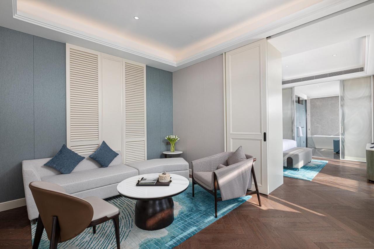 Xiamen International Seaside Hotel -Hotel Corridor Leads To The Stone Exhibition Hall מראה חיצוני תמונה