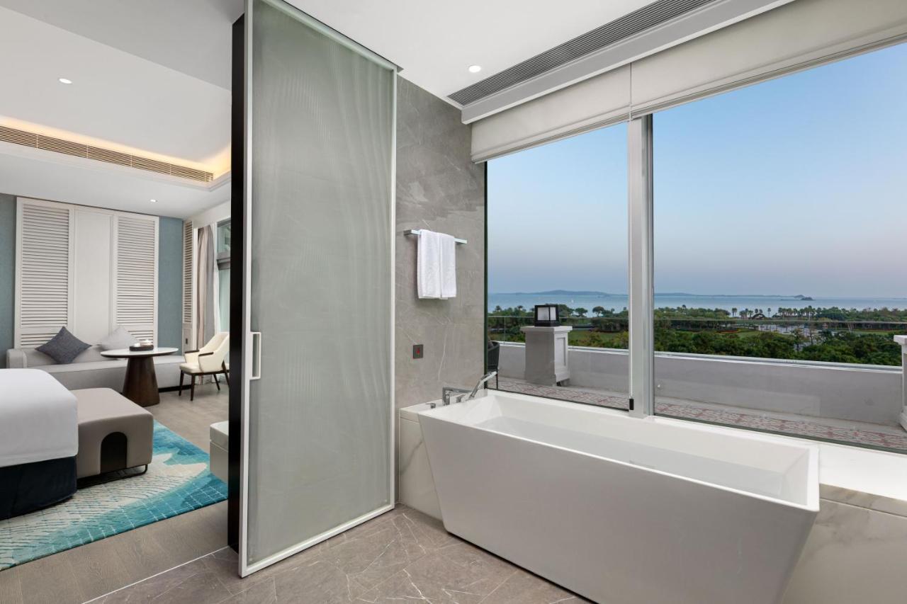 Xiamen International Seaside Hotel -Hotel Corridor Leads To The Stone Exhibition Hall מראה חיצוני תמונה