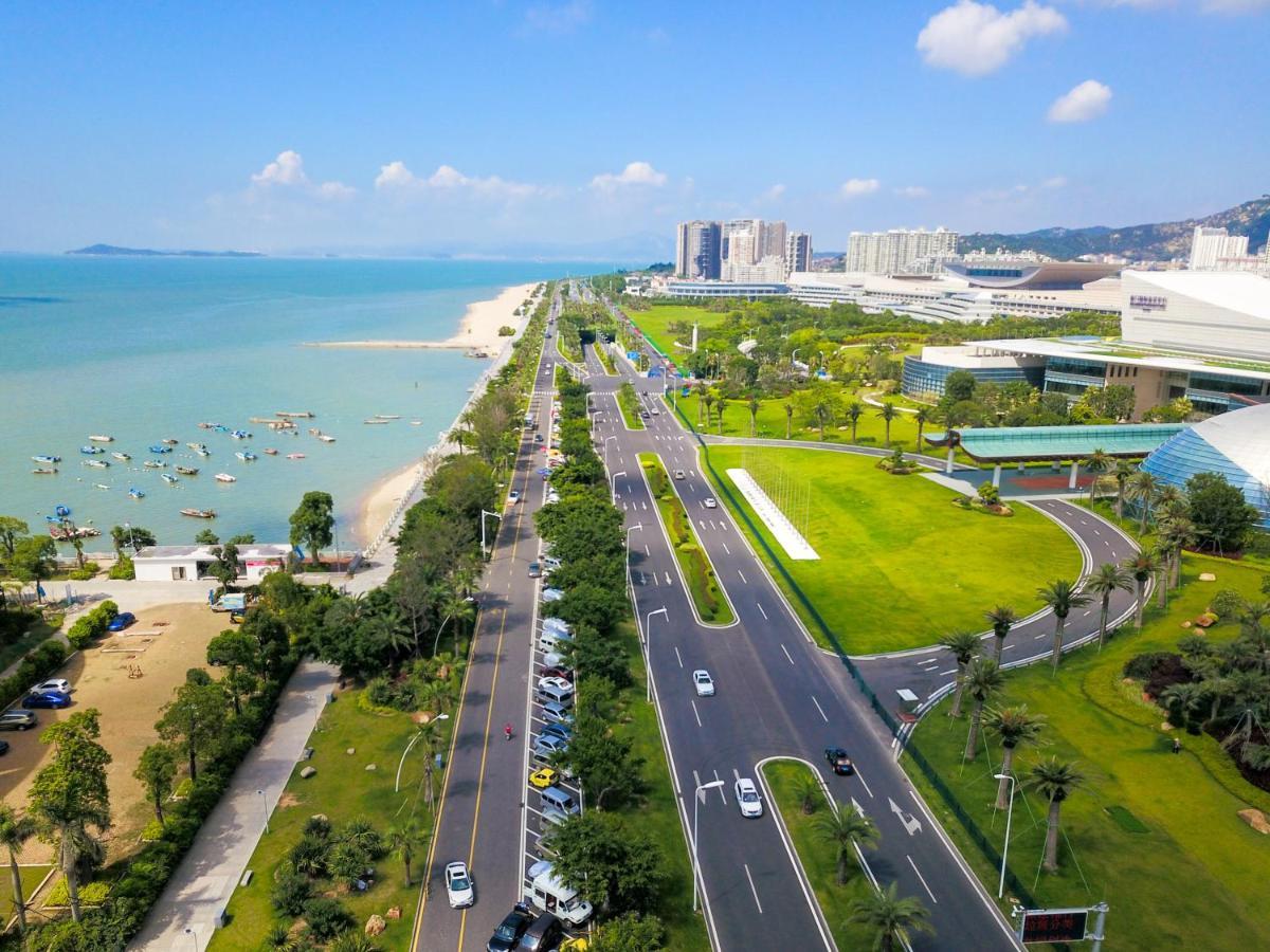 Xiamen International Seaside Hotel -Hotel Corridor Leads To The Stone Exhibition Hall מראה חיצוני תמונה