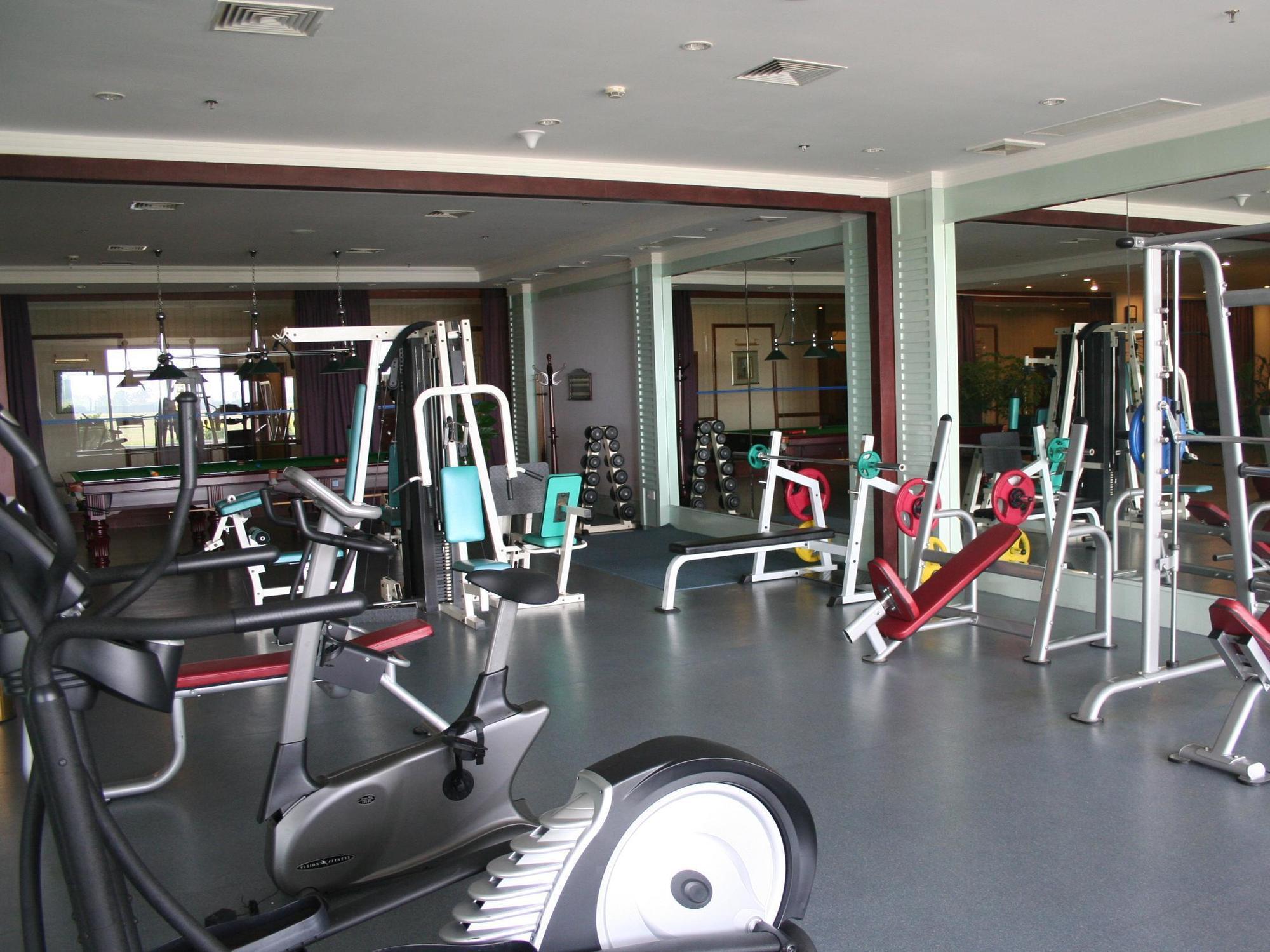 Xiamen International Seaside Hotel -Hotel Corridor Leads To The Stone Exhibition Hall מראה חיצוני תמונה