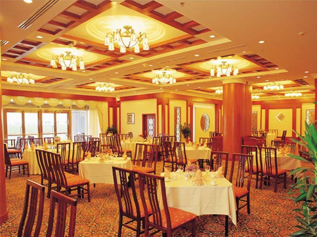 Xiamen International Seaside Hotel -Hotel Corridor Leads To The Stone Exhibition Hall מראה חיצוני תמונה