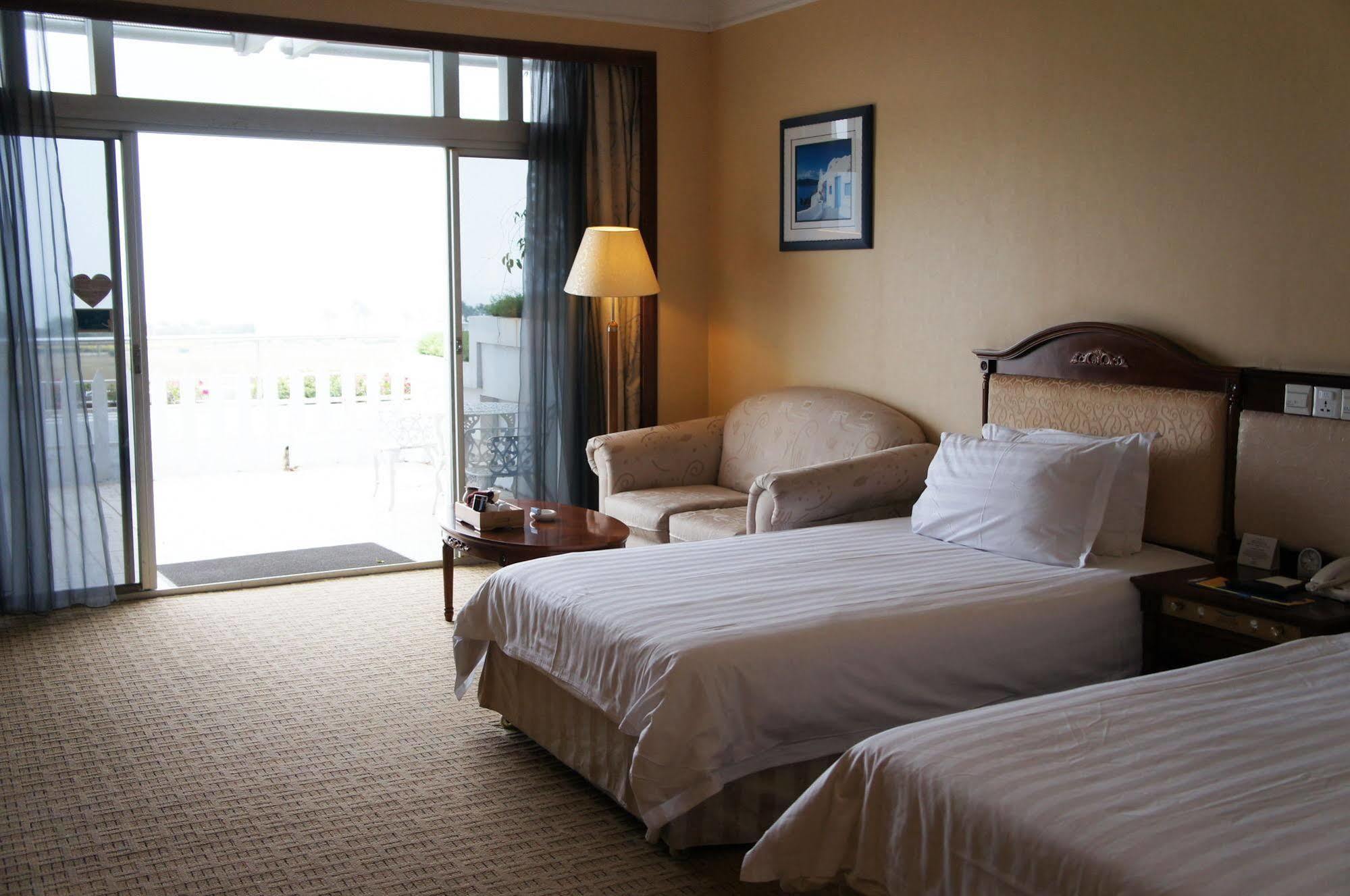 Xiamen International Seaside Hotel -Hotel Corridor Leads To The Stone Exhibition Hall מראה חיצוני תמונה