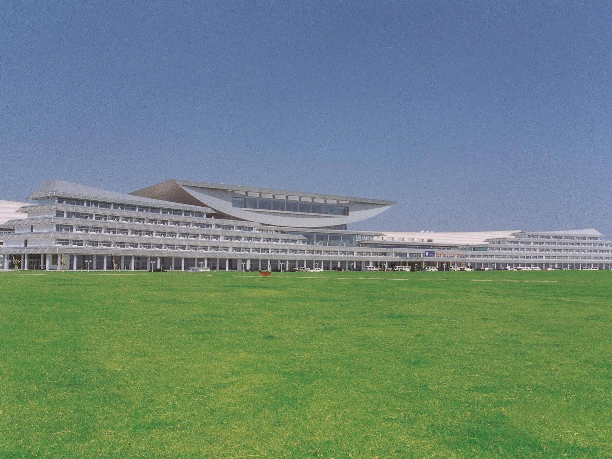 Xiamen International Seaside Hotel -Hotel Corridor Leads To The Stone Exhibition Hall מראה חיצוני תמונה