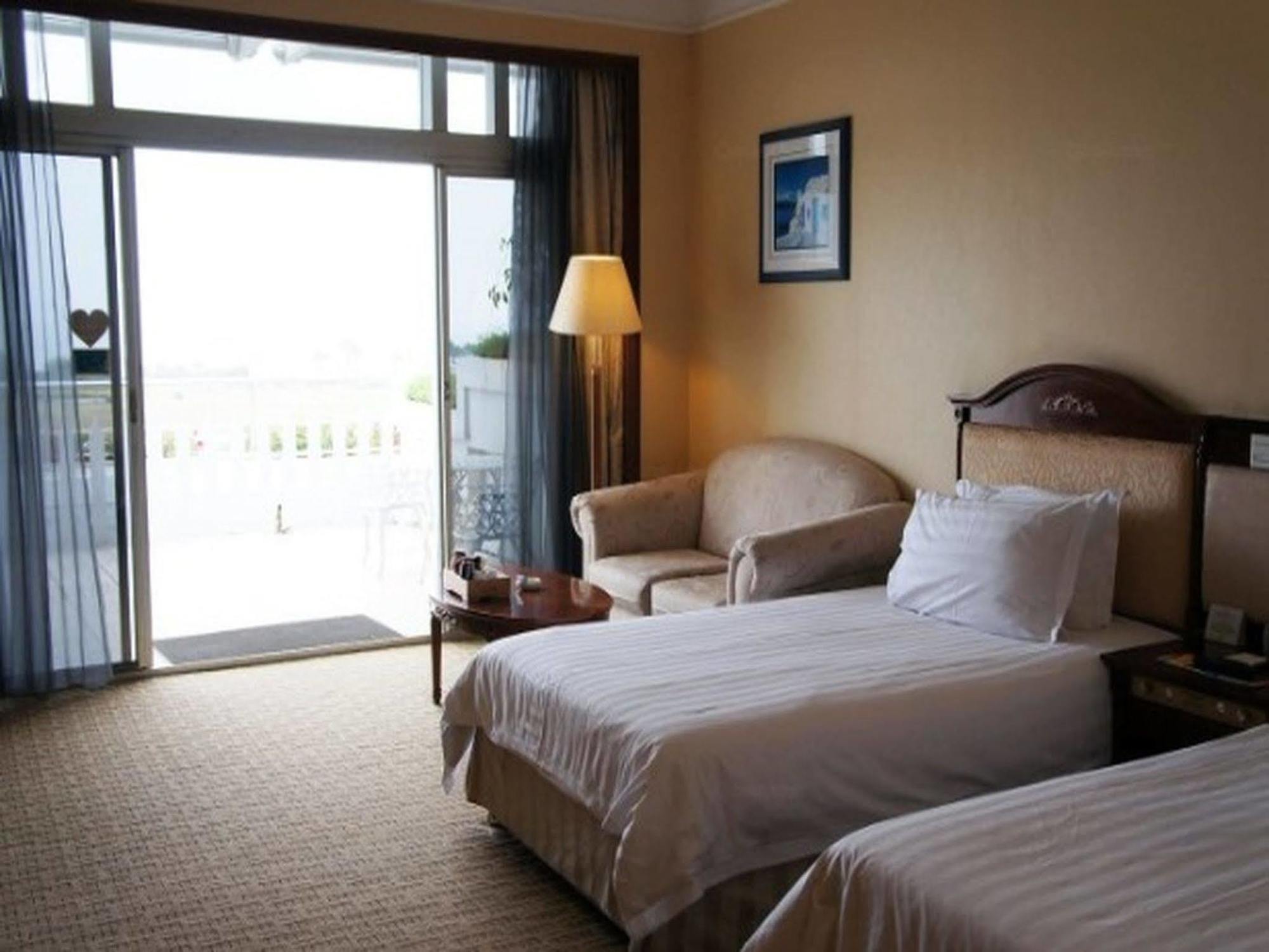 Xiamen International Seaside Hotel -Hotel Corridor Leads To The Stone Exhibition Hall מראה חיצוני תמונה