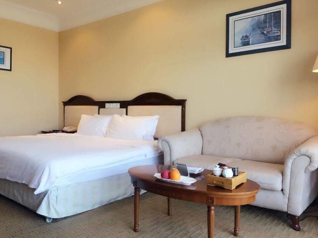 Xiamen International Seaside Hotel -Hotel Corridor Leads To The Stone Exhibition Hall מראה חיצוני תמונה
